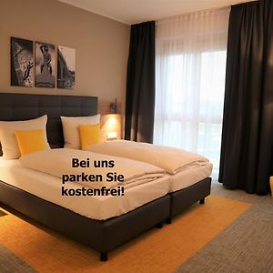 Zimmer mit Kingsize-Bett